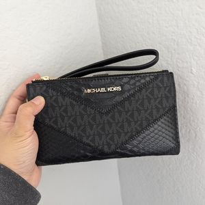 NWT Michael Kors Jet Set Snake Embossed Large Logo Double Zip Wristlet